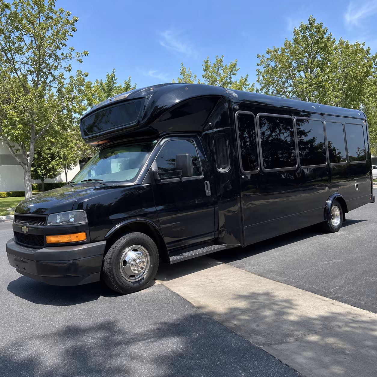 aventura 15 passenger party bus