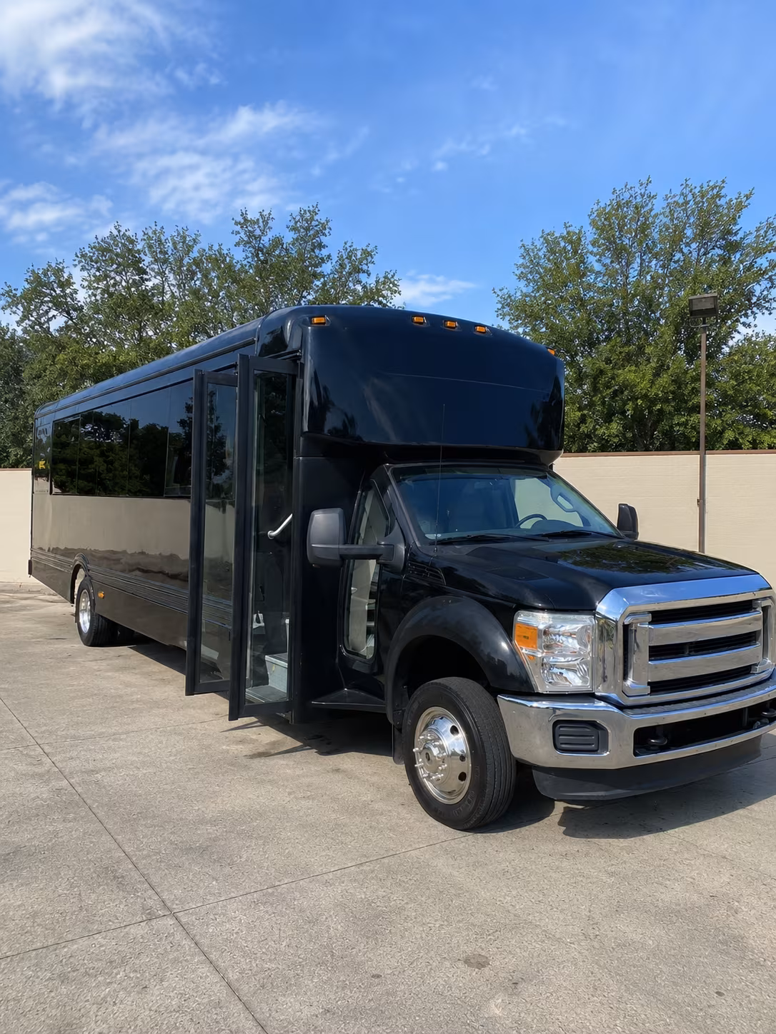 aventura 20 passenger party bus