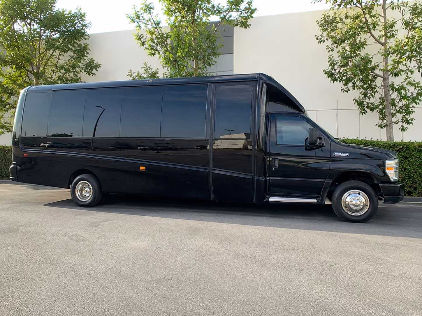 shuttle wedding guests between aventura hotels and your venue