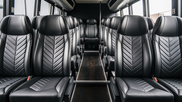 15 passenger minibus rental aventura